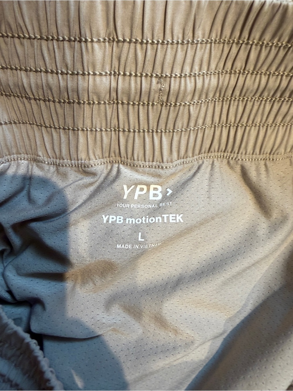 Abercrombie YPB High-Waist Relaxed Shorts in Light Taupe - Picture 3 of 3